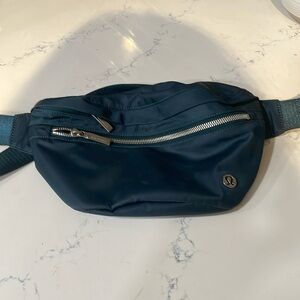 EUC Lululemon City Adventurer Belt Bag 2.5L- Submarine